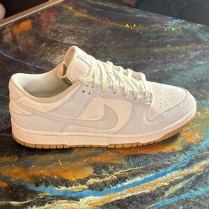 Nike Low-Top Sneaker in White with Gum Sole
